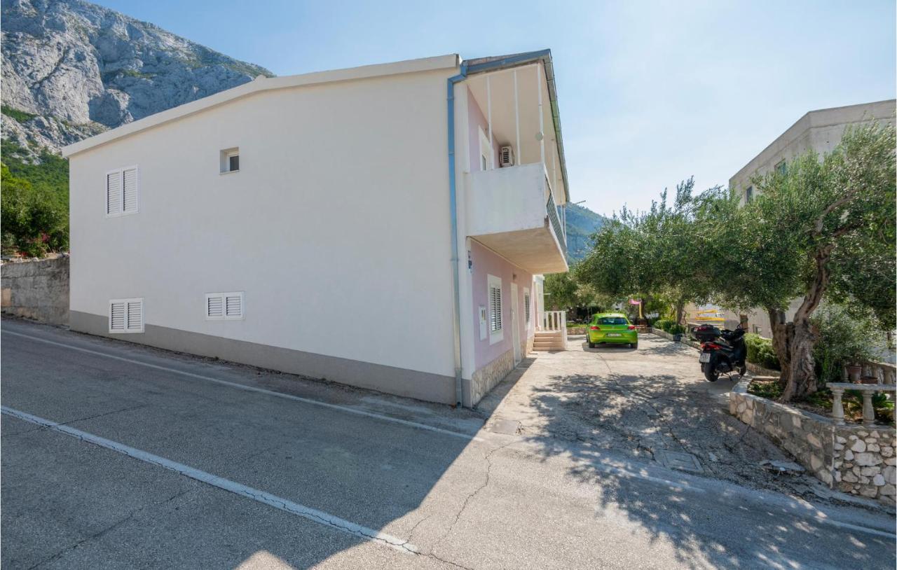 2 Bedroom Cozy In * Makarska