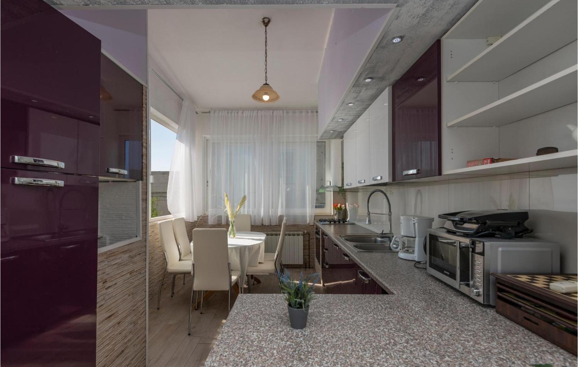 2 Bedroom Cozy In