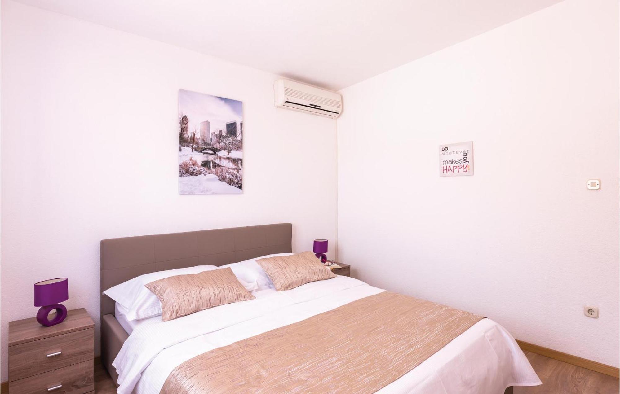 2 Bedroom Cozy In Apartma *