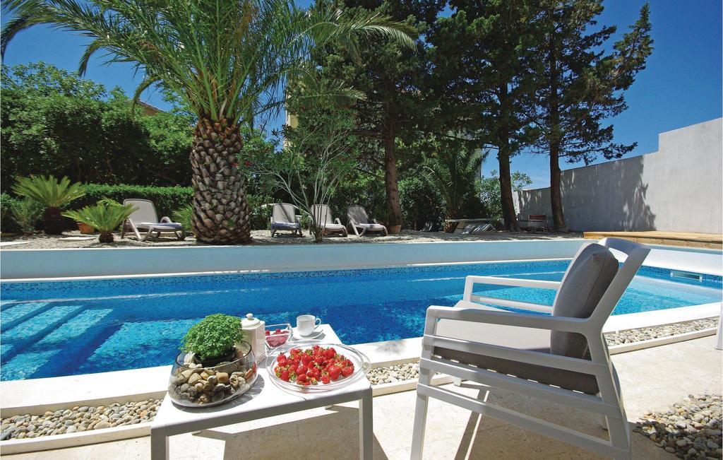 2 Bedroom Cozy In Apartma Makarska