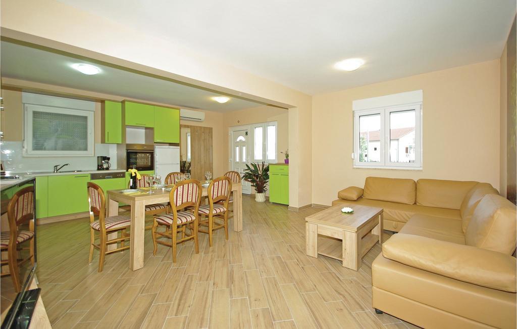 2 Bedroom Cozy In * Makarska