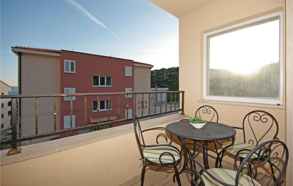 2 Bedroom Cozy In Apartma Makarska