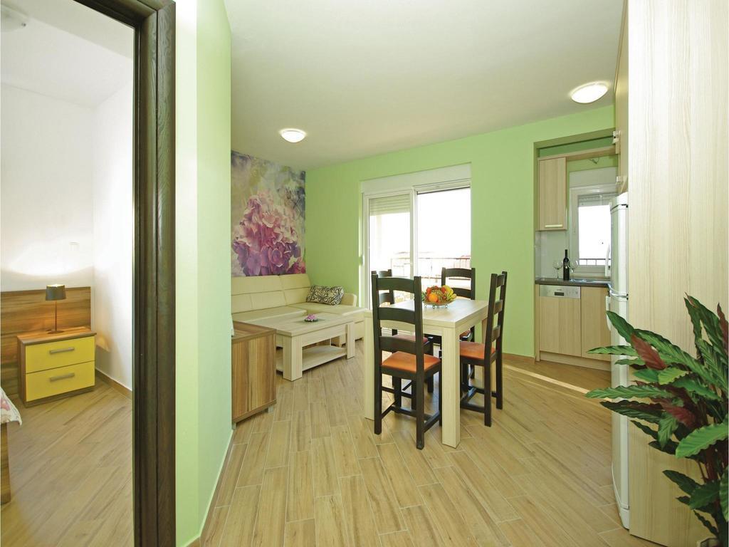 Apartma 2 Bedroom Cozy In