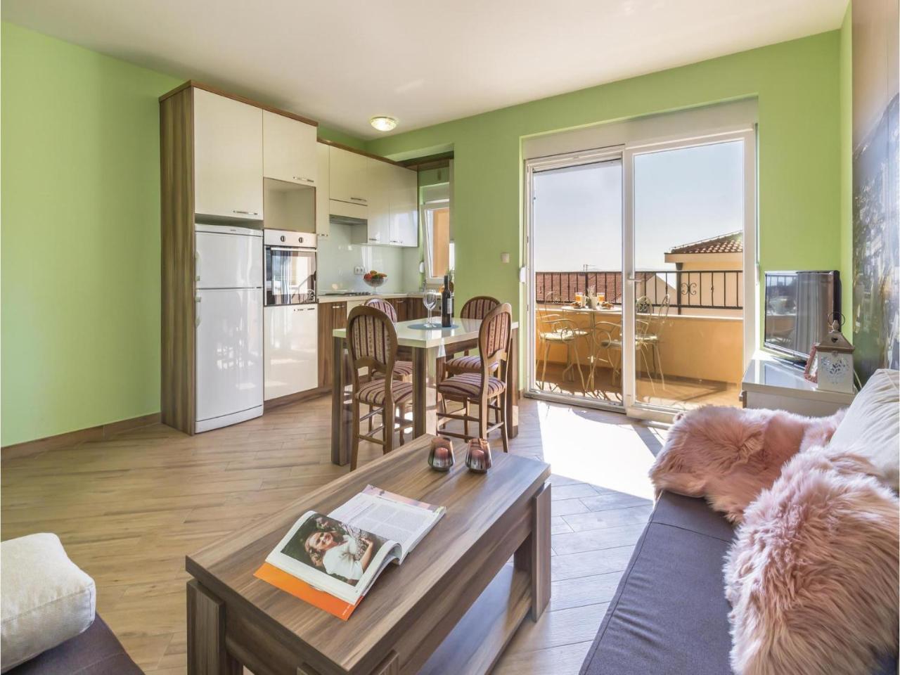 Apartma 2 Bedroom Cozy In *
