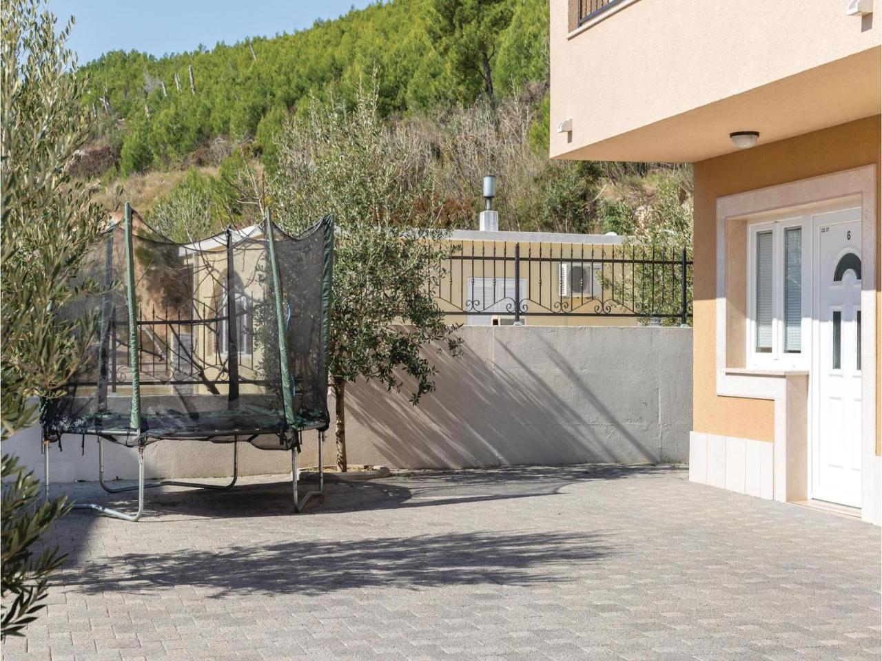 Apartma 2 Bedroom Cozy In