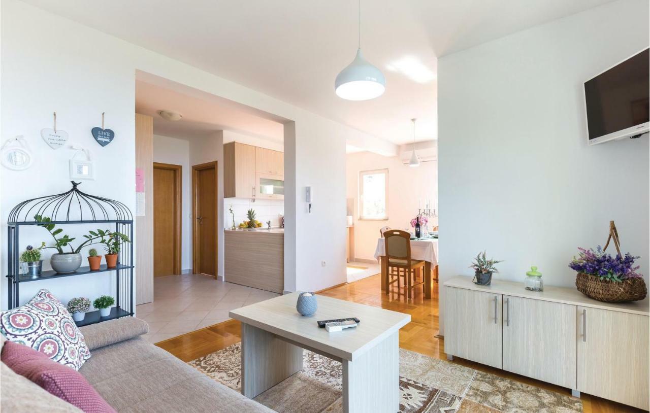 2 Bedroom Cozy In Apartma