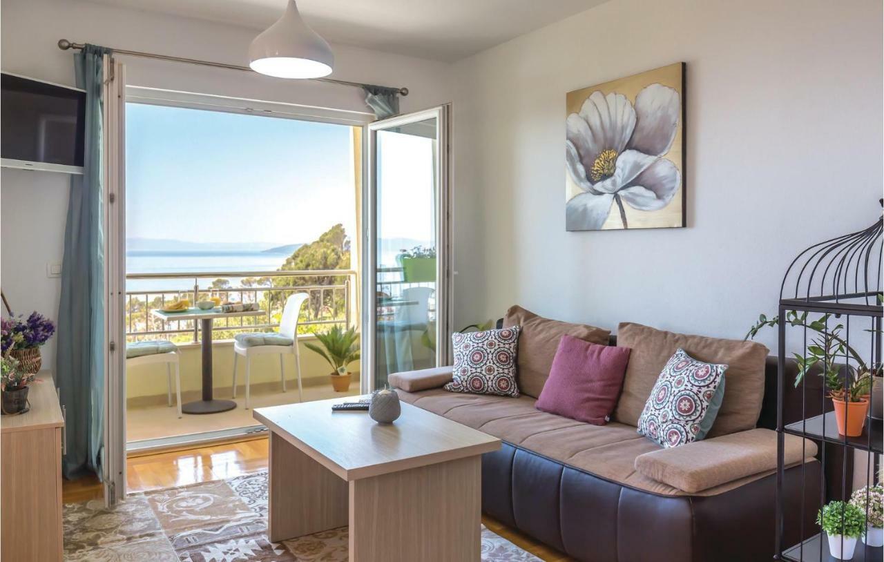 2 Bedroom Cozy In * Makarska