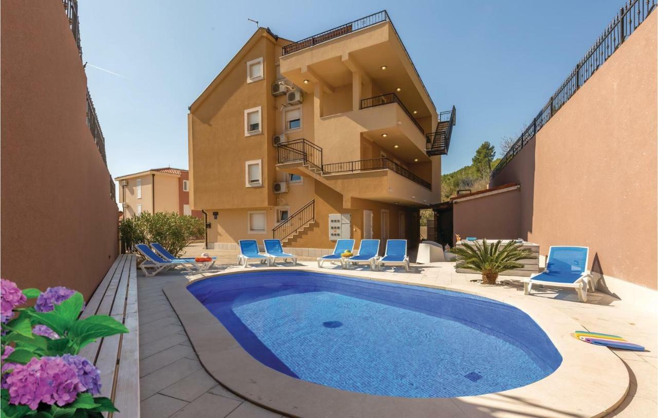 2 Bedroom Cozy In Apartma