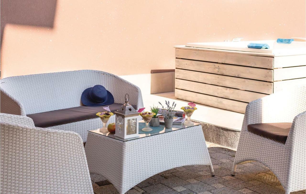 2 Bedroom Cozy In Apartma Makarska